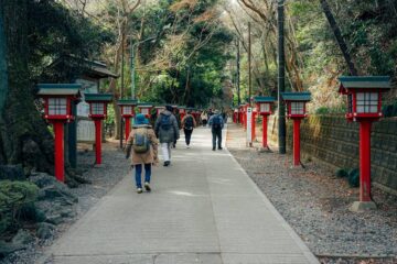 Torii rossi a Fushimi Inari, Kyoto – simbolo spirituale dell’isola di Honshu