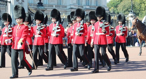 Cambio della guardia a Londra