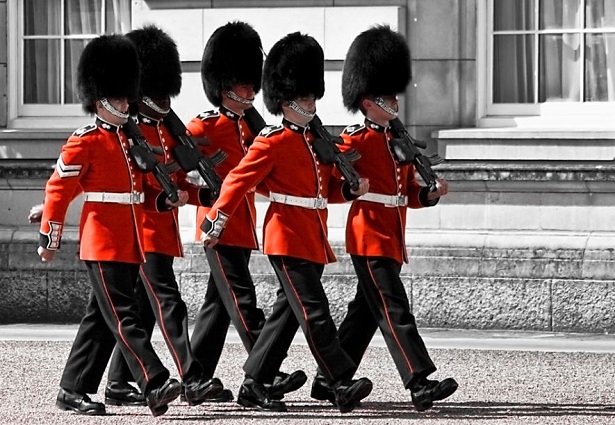 Cambio della guardia a Londra