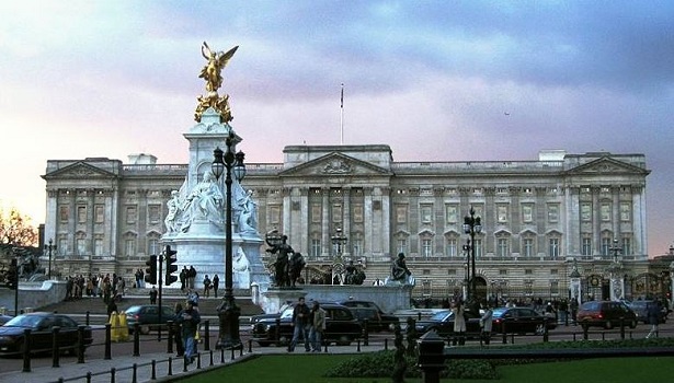 Cambio della guardia a Londra