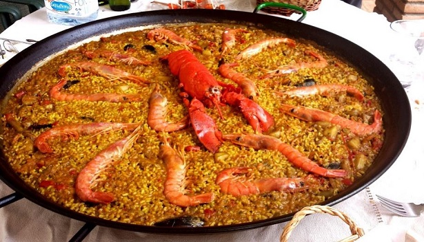 paella con gamberi