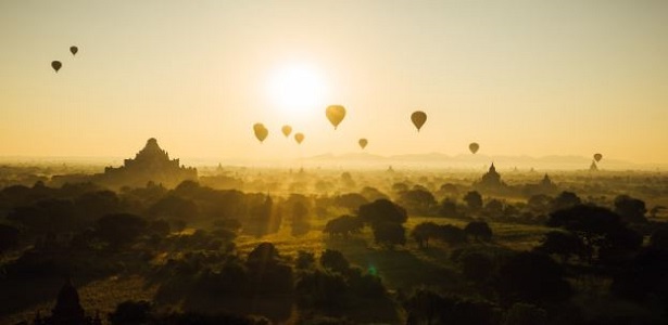 bagan in mongolfiera