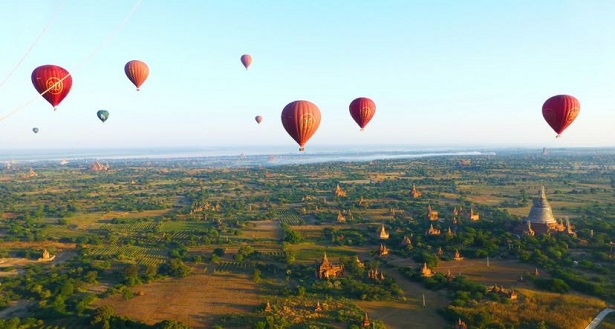 bagan in mongolfiera