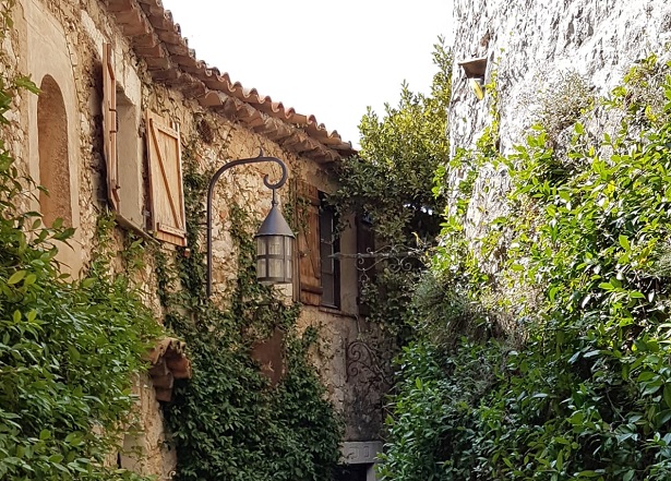 eze village centro