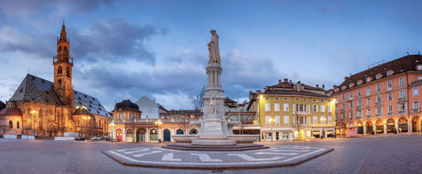 Bolzano piazza duomo