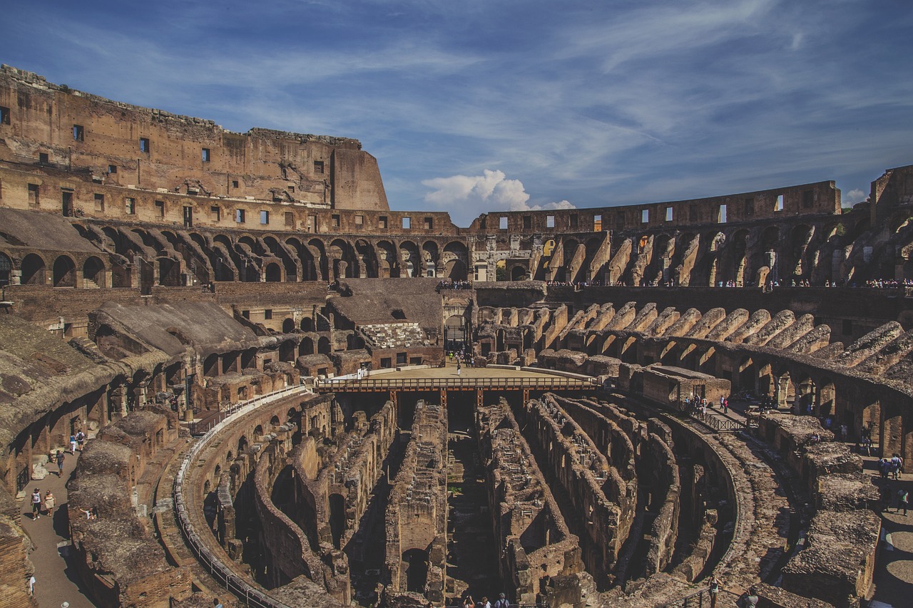 Vista panoramica del Colosseo per il Ponte del 2 Giugno 2024