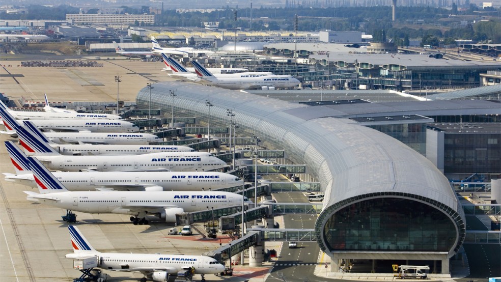 una panoramica dell'aeroporto charles de gaulle a parigi