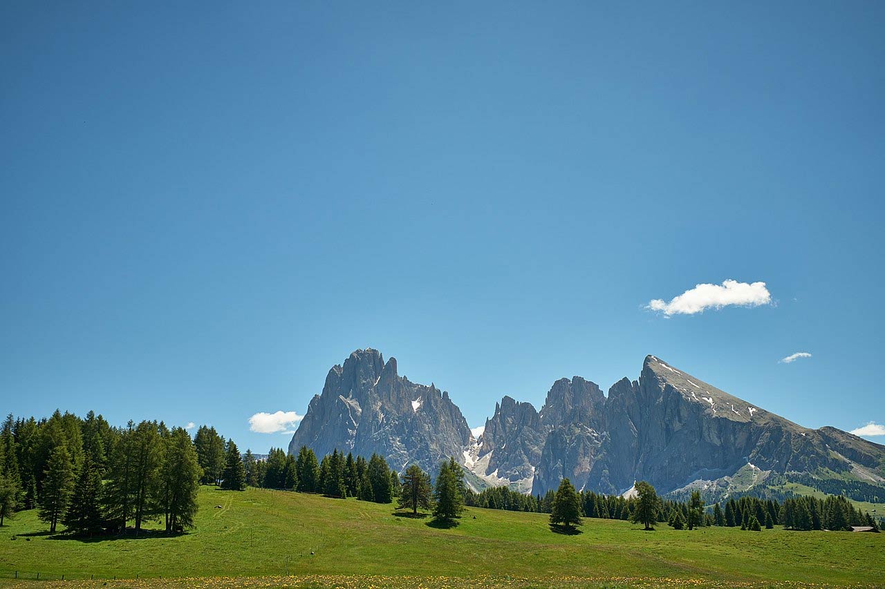 val Gardena con cielo blu