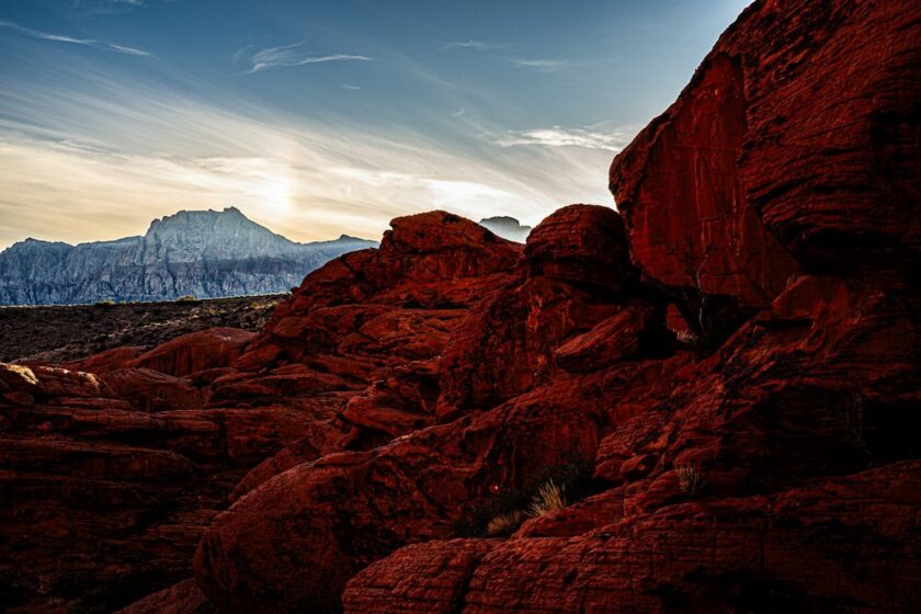 Formazioni rocciose rosse al tramonto nel deserto di Las Vegas