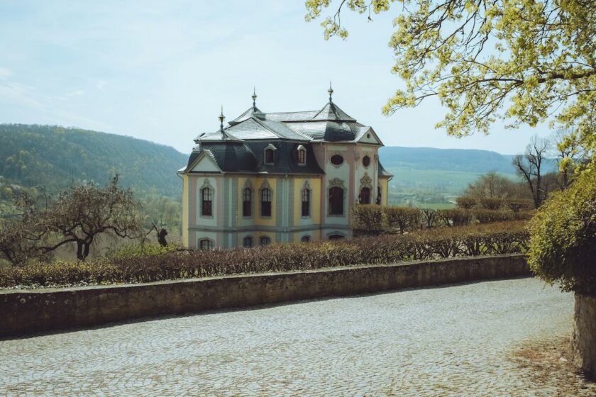 Facciata barocca di una villa storica a Bagheria, Sicilia