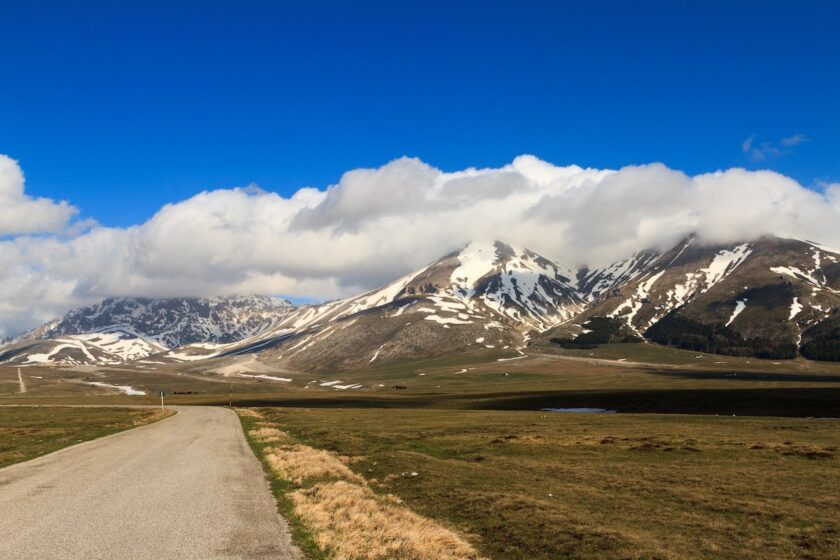 Strada di montagna ideale per arrivare a Campo Imperatore in moto