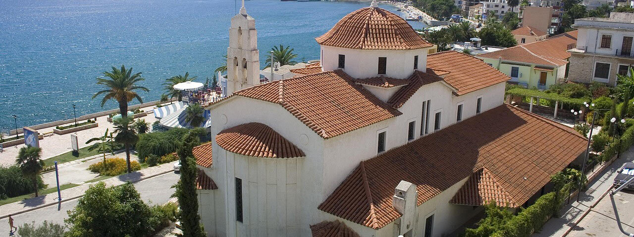 albania chiesa sul lungomare