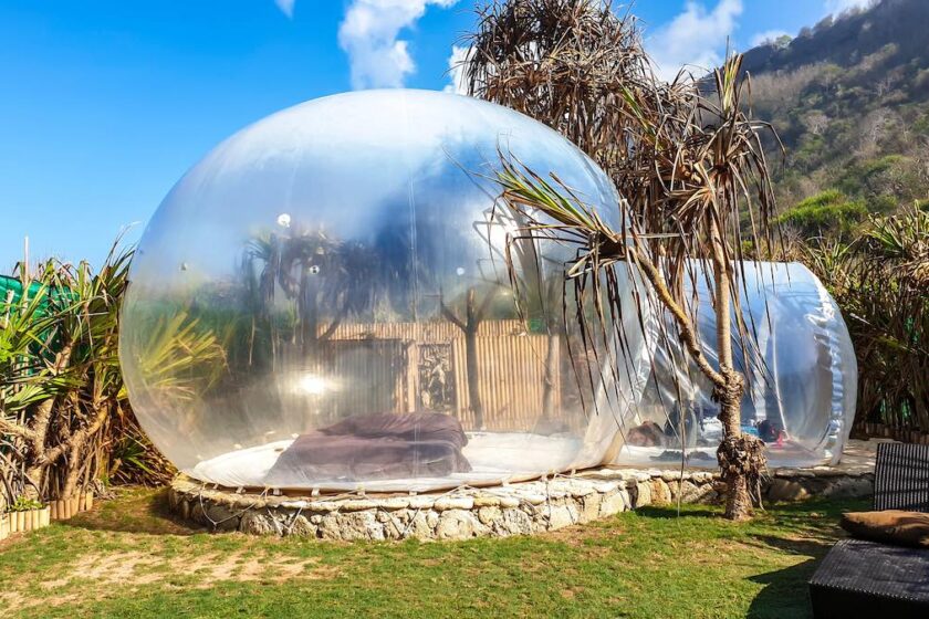 Bubble hotel in Italia immerso nella natura con struttura trasparente e vista sul paesaggio