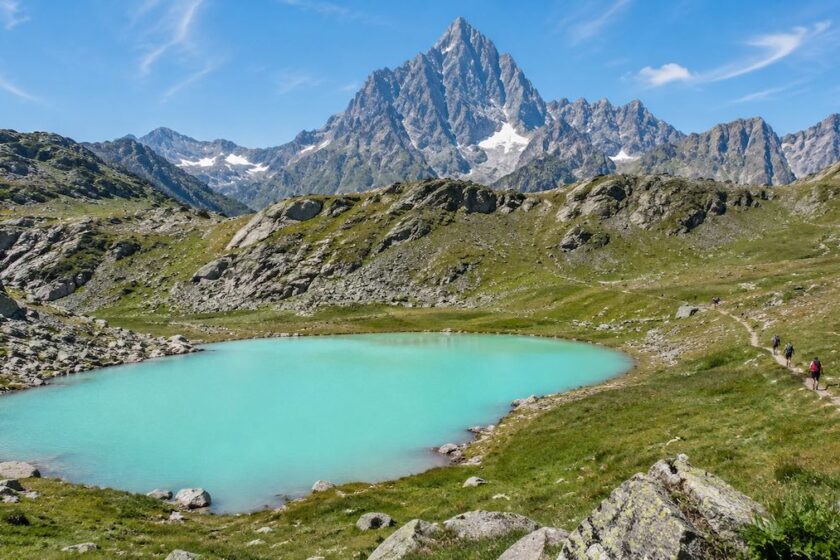 Lago Chiaretto e sentiero panoramico ai piedi del Monviso