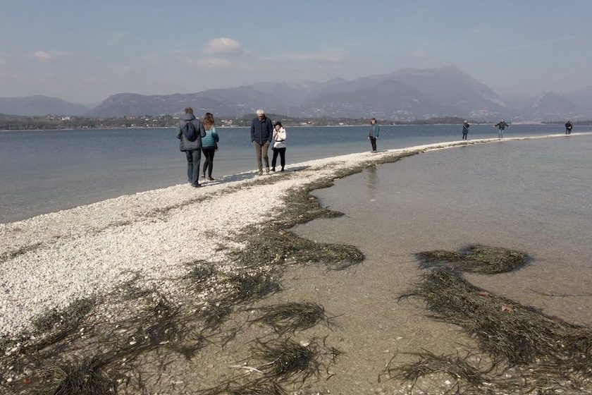 L’Isola di San Biagio, conosciuta come Isola dei Conigli, sul Lago di Garda.