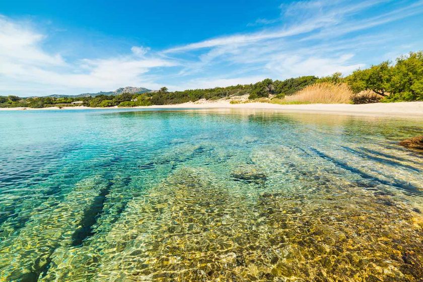 Spiaggia La Celvia, lungo la Costa Smeralda in Sardegna.