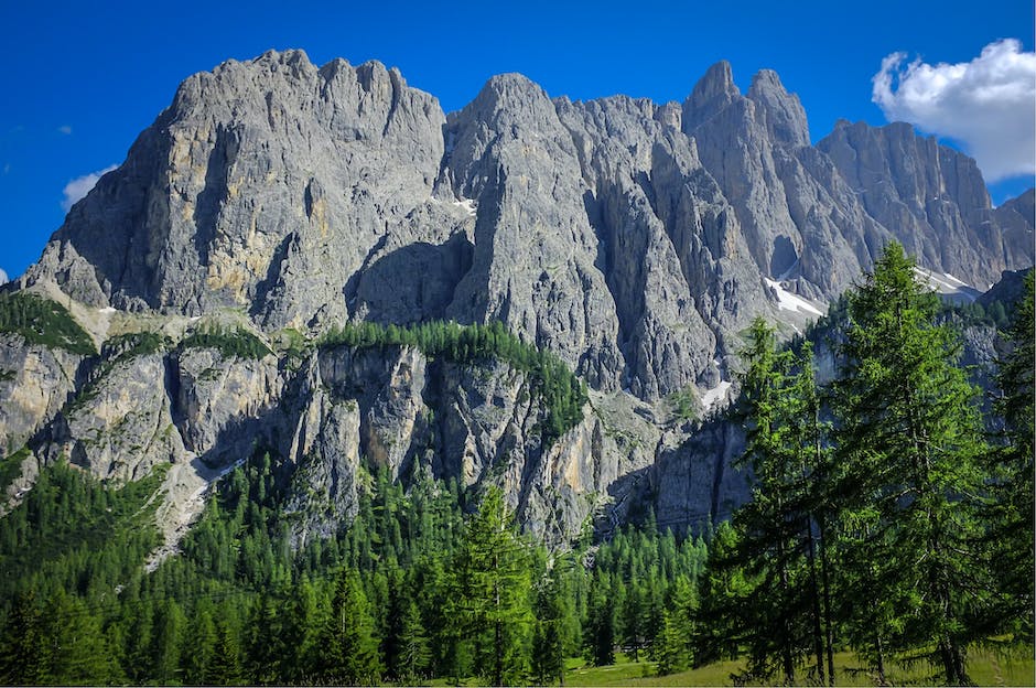 Image of the breathtaking Dolomite mountains in northeastern Italy, a UNESCO World Heritage Site.