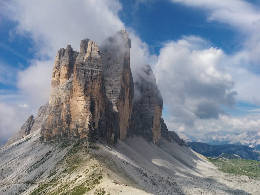 Image of the majestic Dolomiti mountains showing their unique formations and colors.
